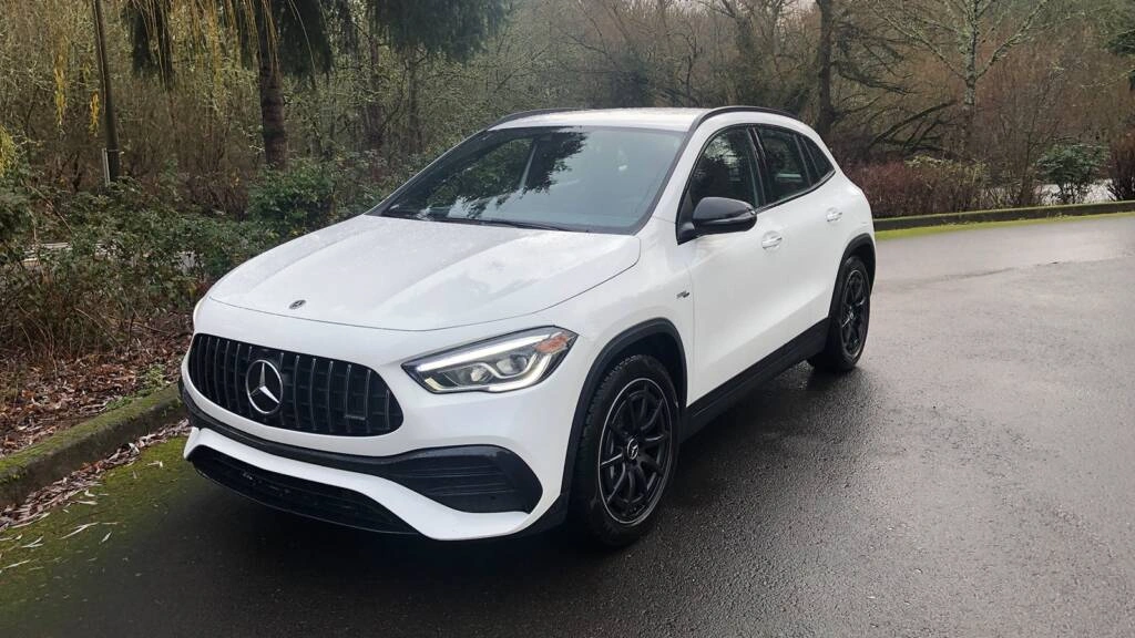 2021-mercedes-amg-gla-35-front-right-1-1024x576