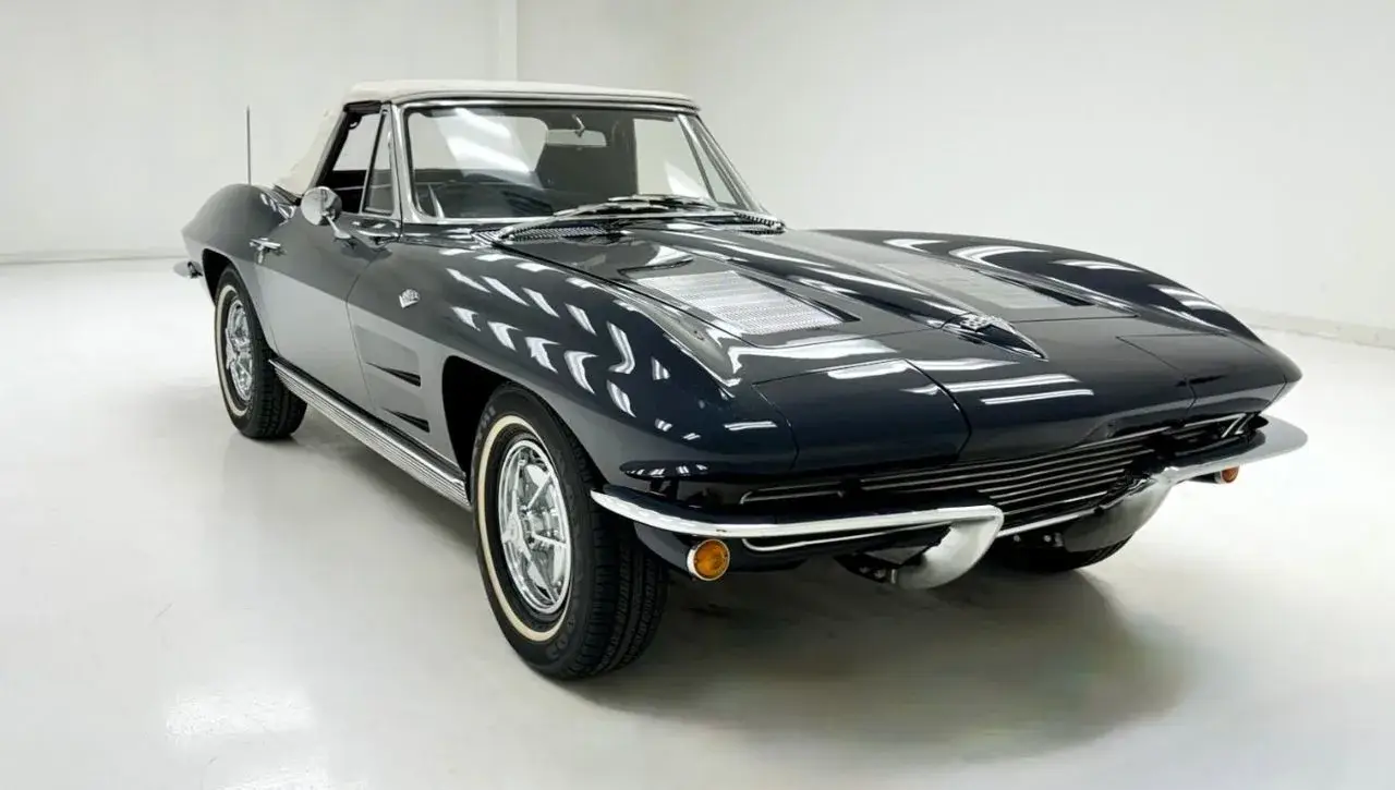 Chevrolet Corvette Stingray_ Iconic Muscle Car