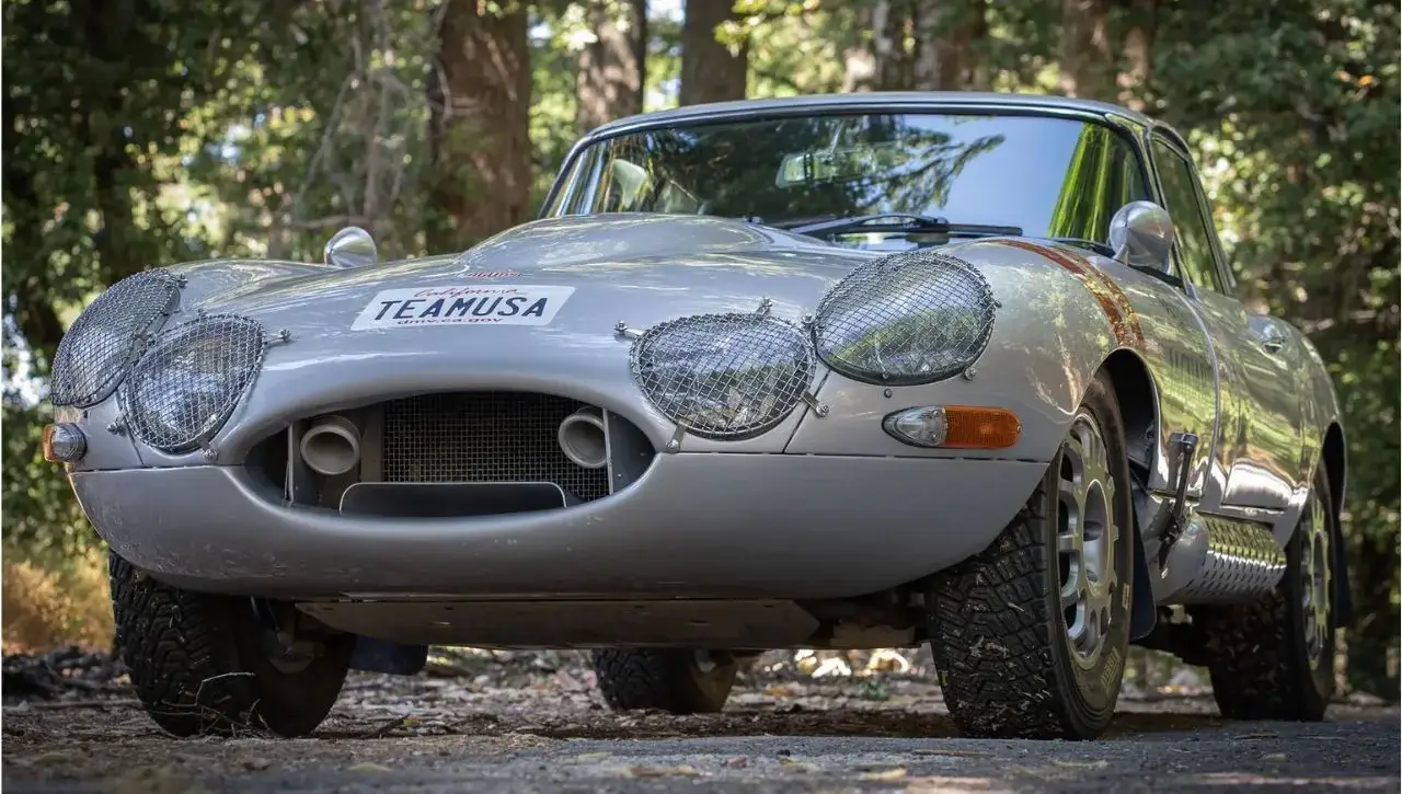 Jaguar E-Type_ Classic Style for Modern Roads
