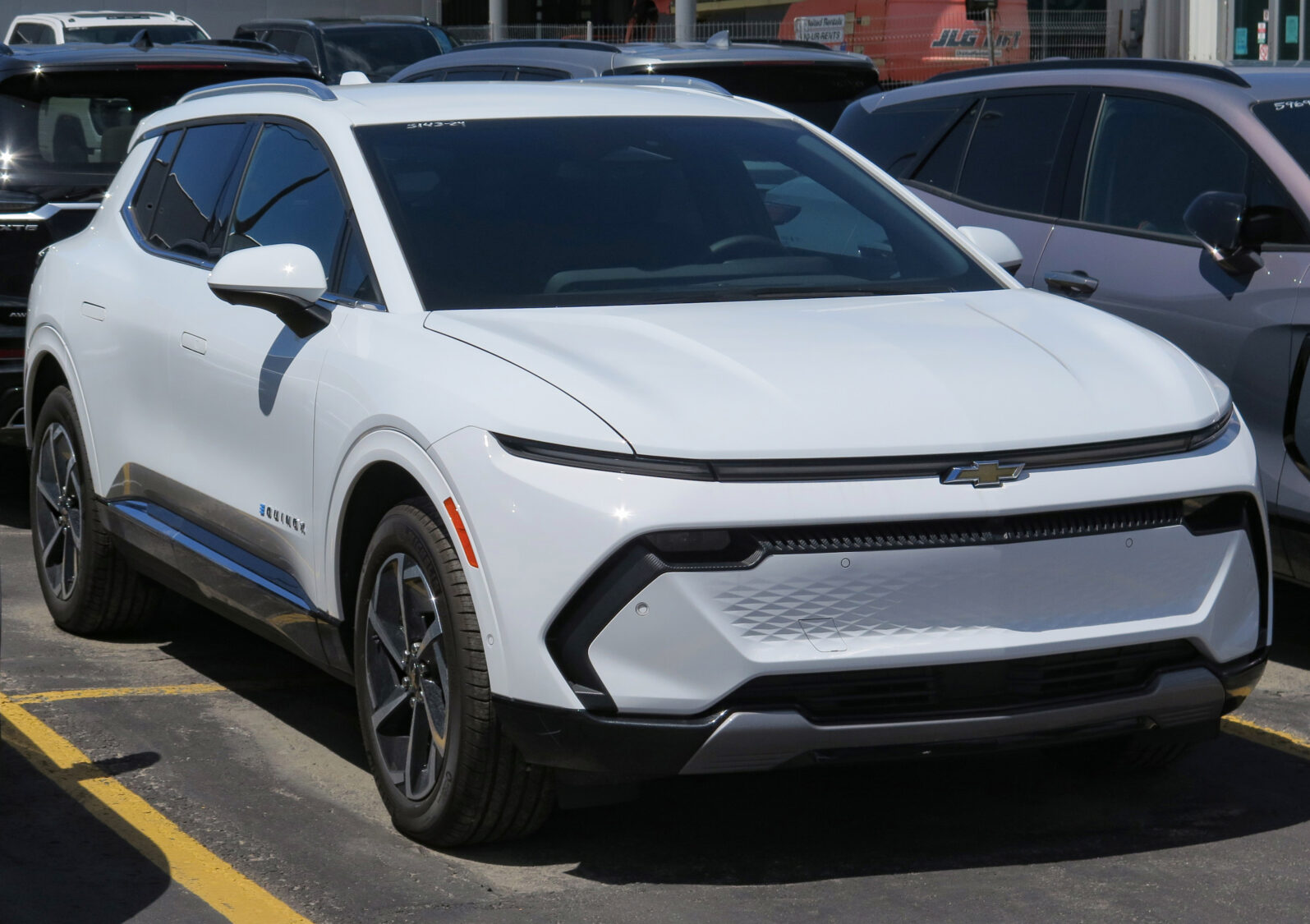 2024 Chevrolet Equinox EV, photo 2 of 7
