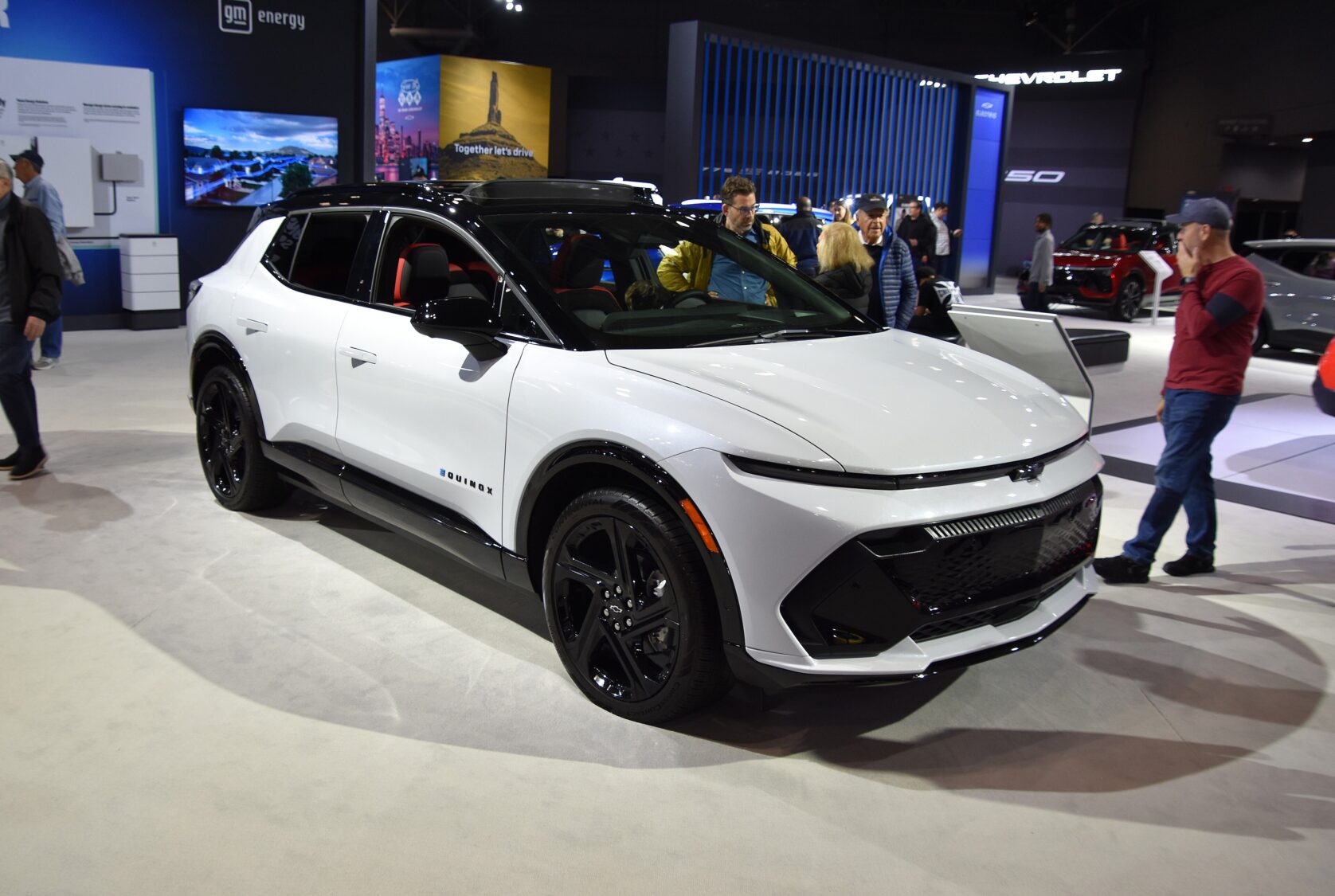 2024 Chevrolet Equinox EV, photo 6 of 7