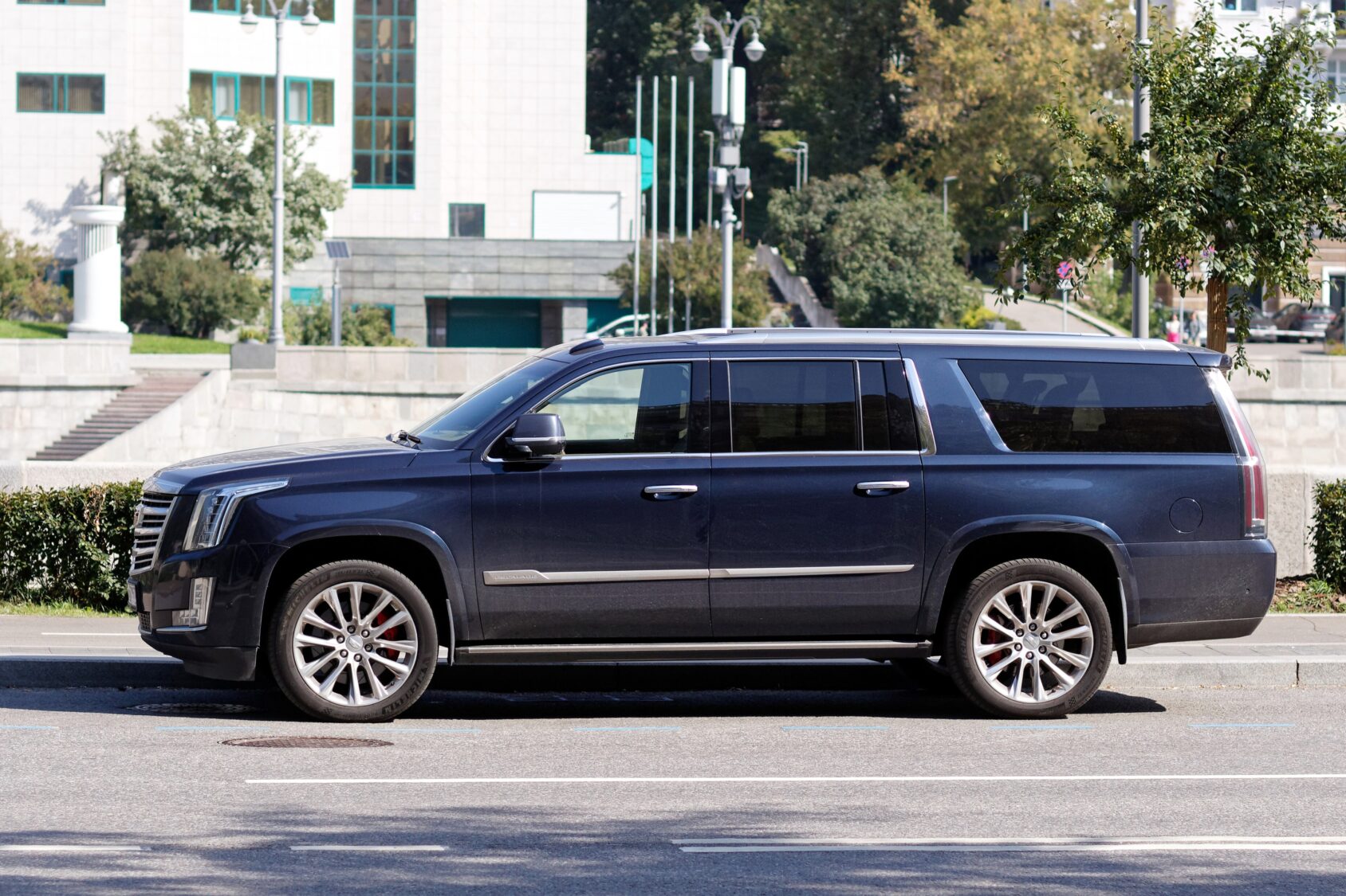 2025 Cadillac Escalade IQL, photo 4 of 7