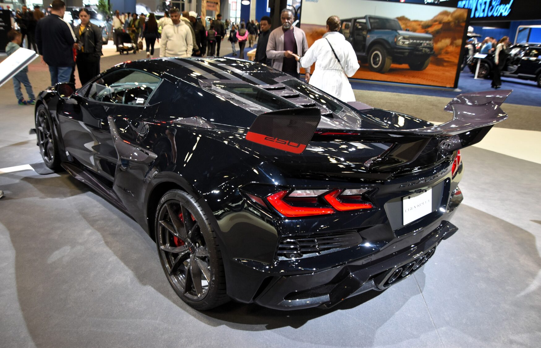 2025 Chevrolet Corvette ZR1X, photo 2 of 7