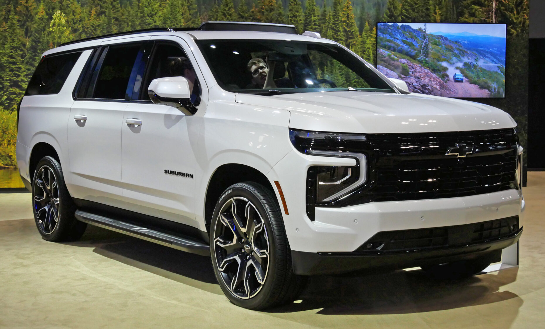 2025 Chevrolet Suburban, photo 1 of 7