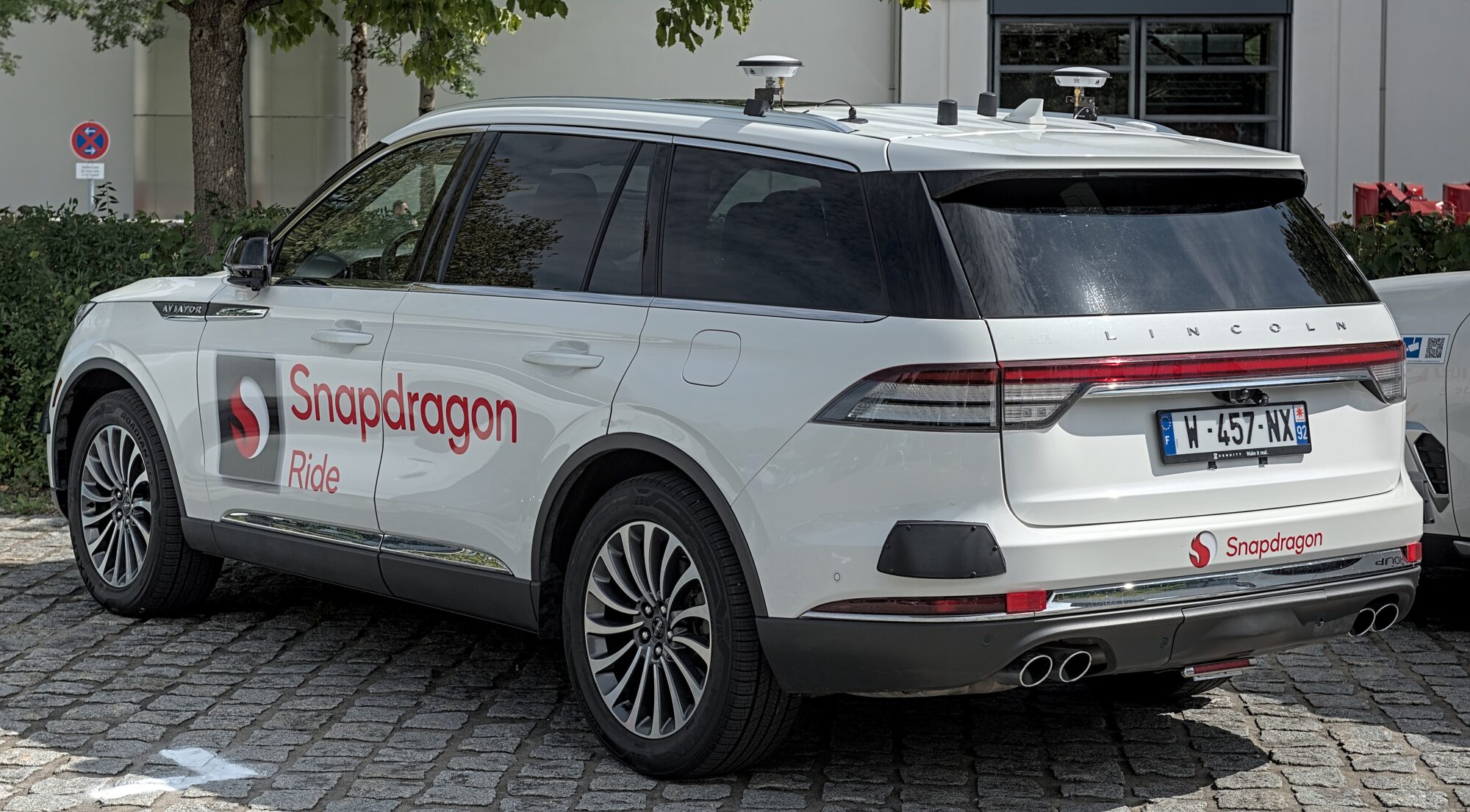2025 Lincoln Aviator, photo 2 of 7