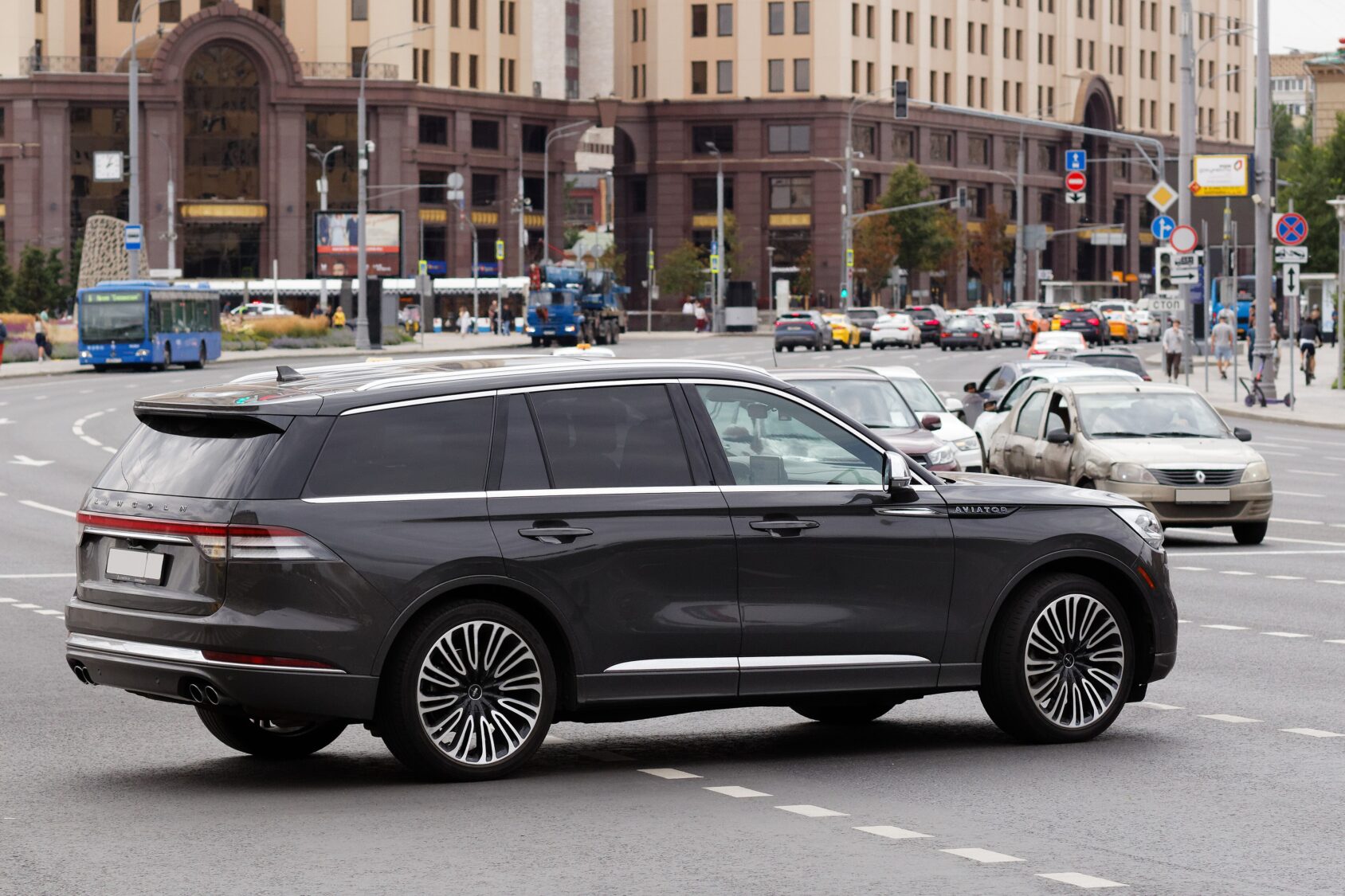 2025 Lincoln Aviator, photo 3 of 7