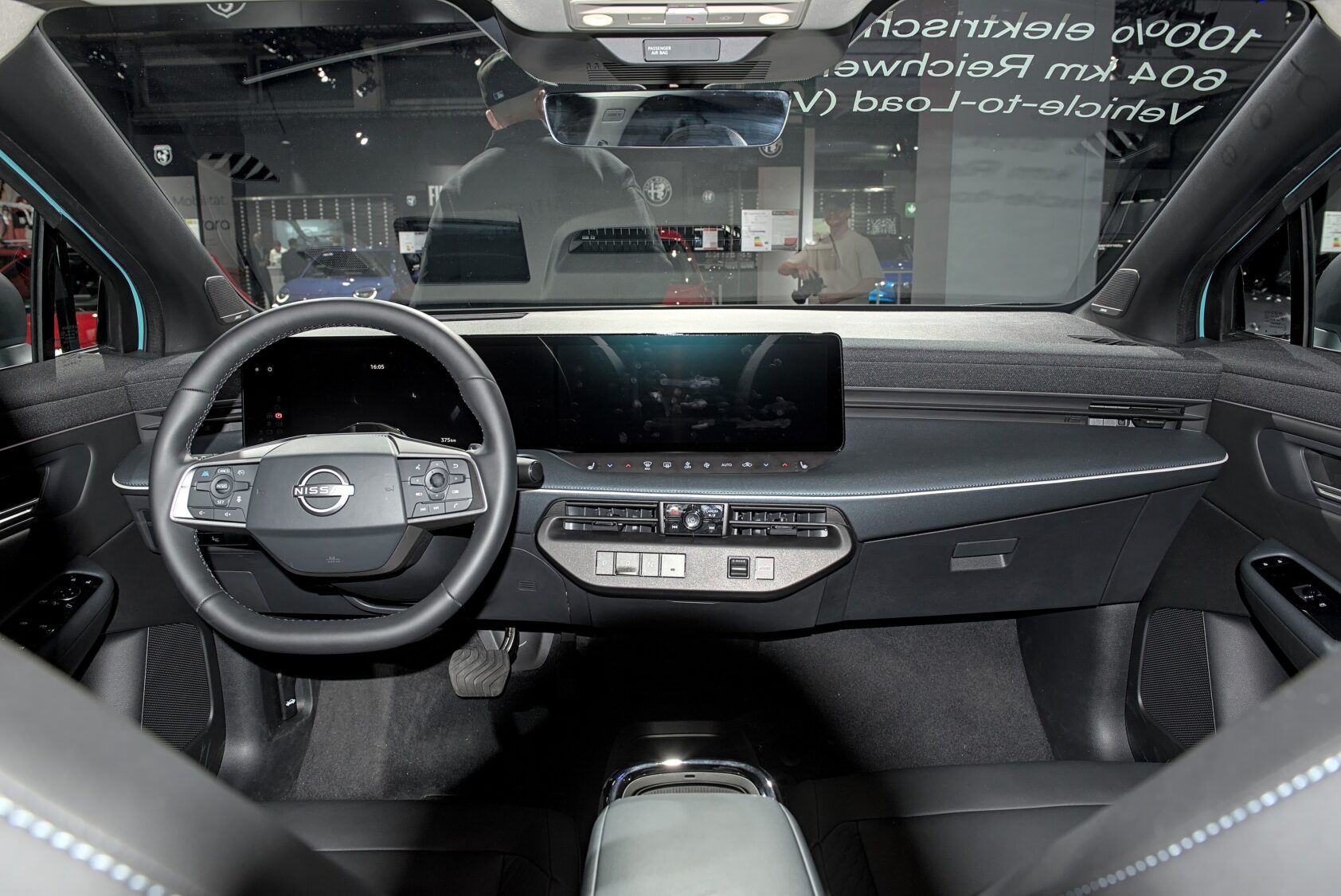 2025 Nissan LEAF, photo 4 of 6